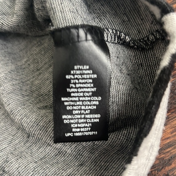 Women’s Social Stamdard zebra print pullover size M - Picture 5 of 6